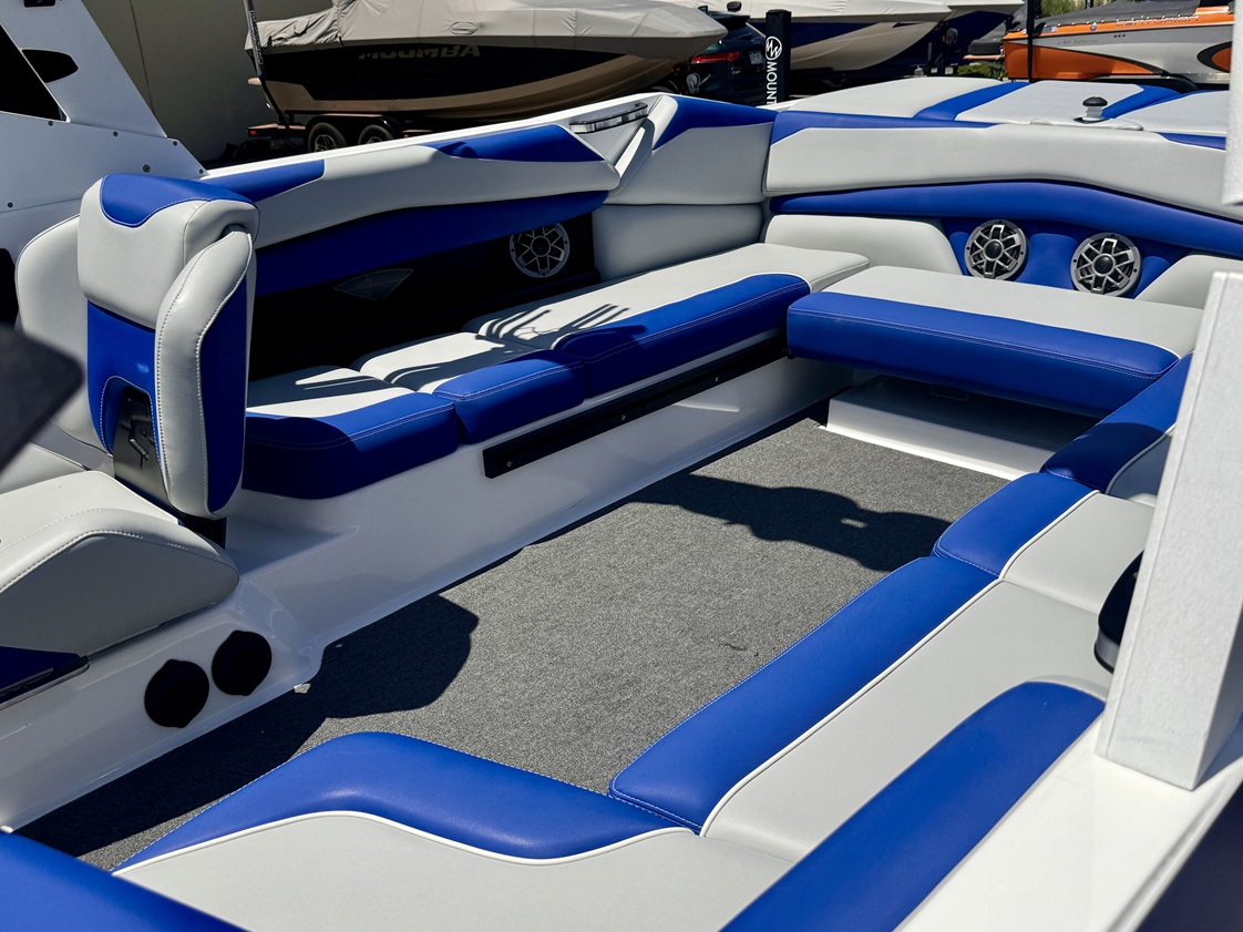 2020 Axis A24 - LIKE NEW - 80 HOURS - M6DI Icon
